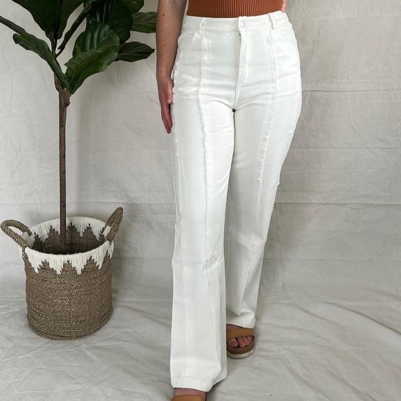 NWT GILLI Frayed Hem Straight Leg - Picture 1 of 2